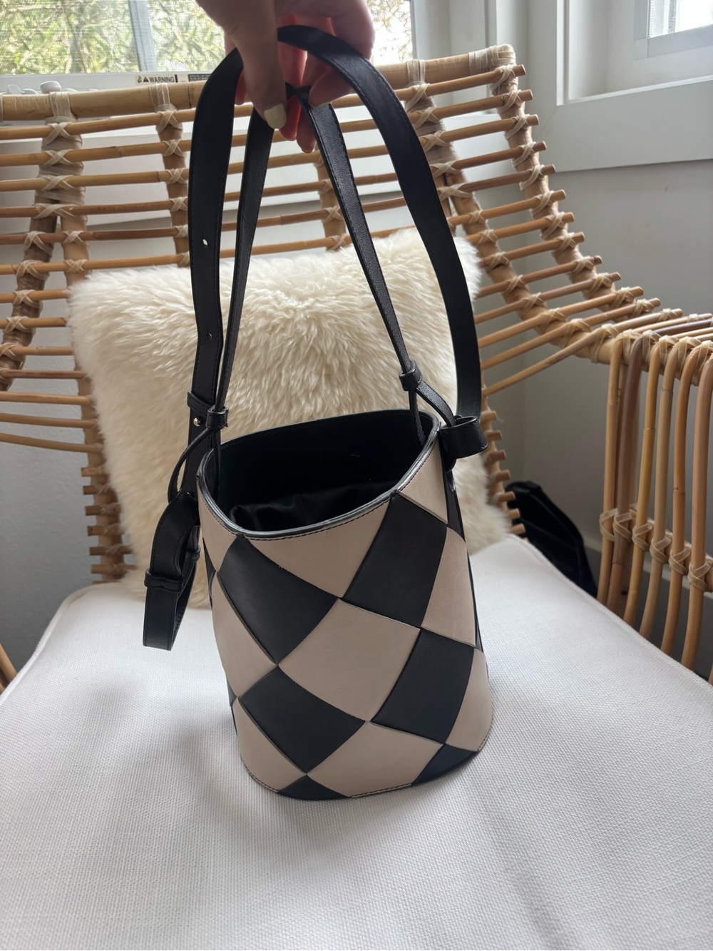 ALOHAS Black and Beige Woven Bucket Shoulder Bag